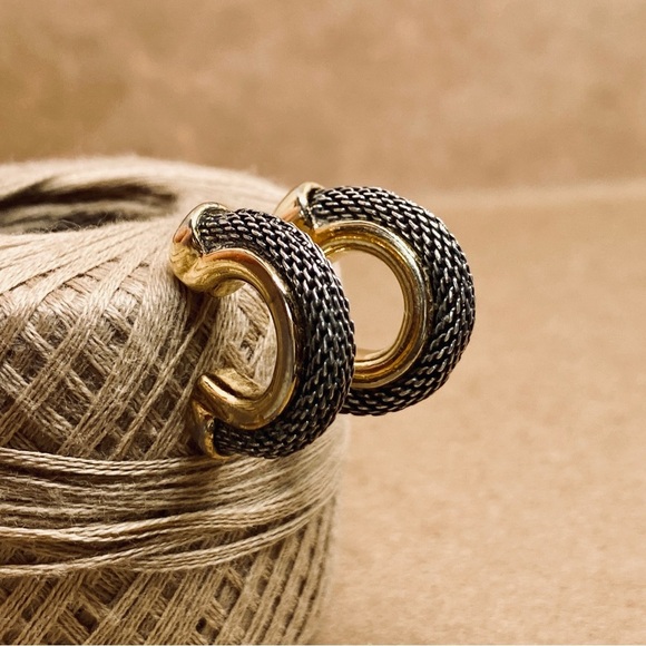 Vintage Anne Klein AK Signed Gold Tone Silver Metal Mesh Half Hoop Post Earrings - Picture 9 of 9